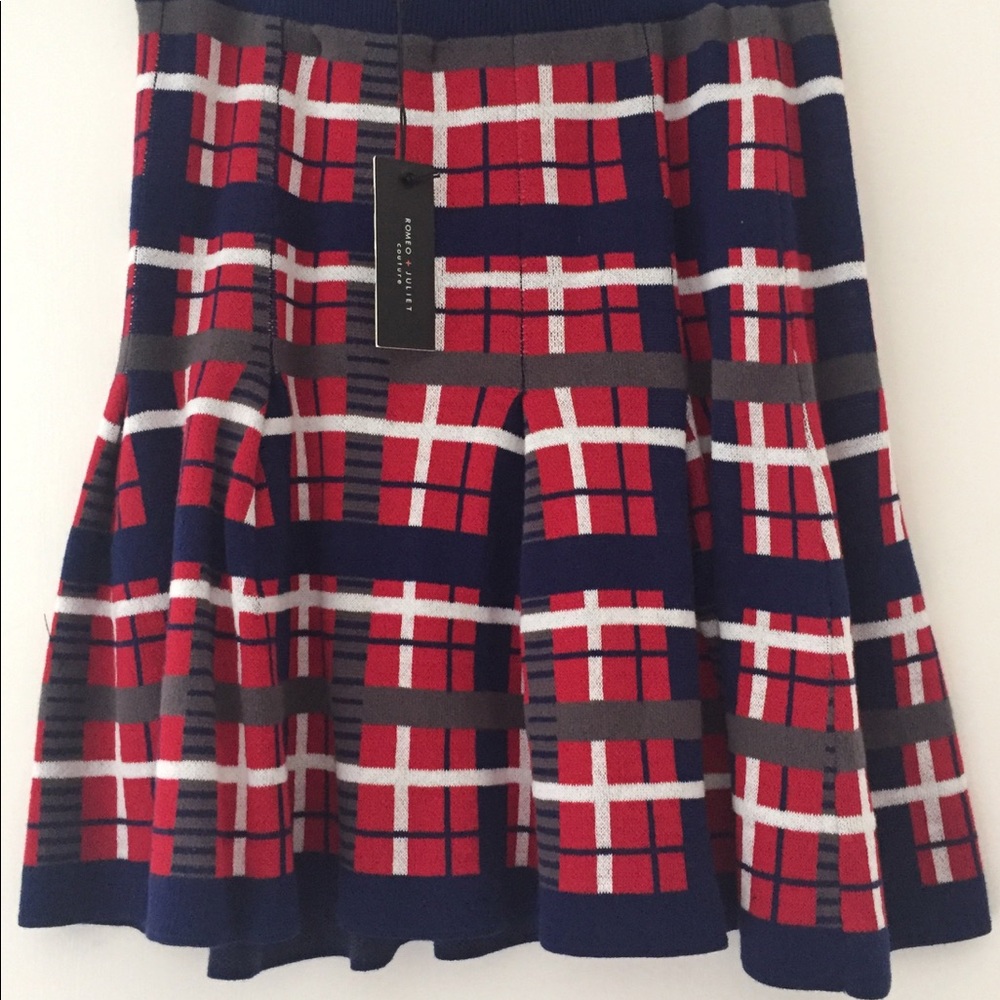 BNWT Romeo & Juliet Couture Pleated Flair Skirt